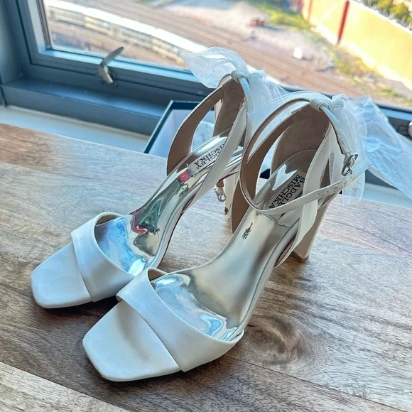 Badgley Mischka White heels - Picture 4 of 6